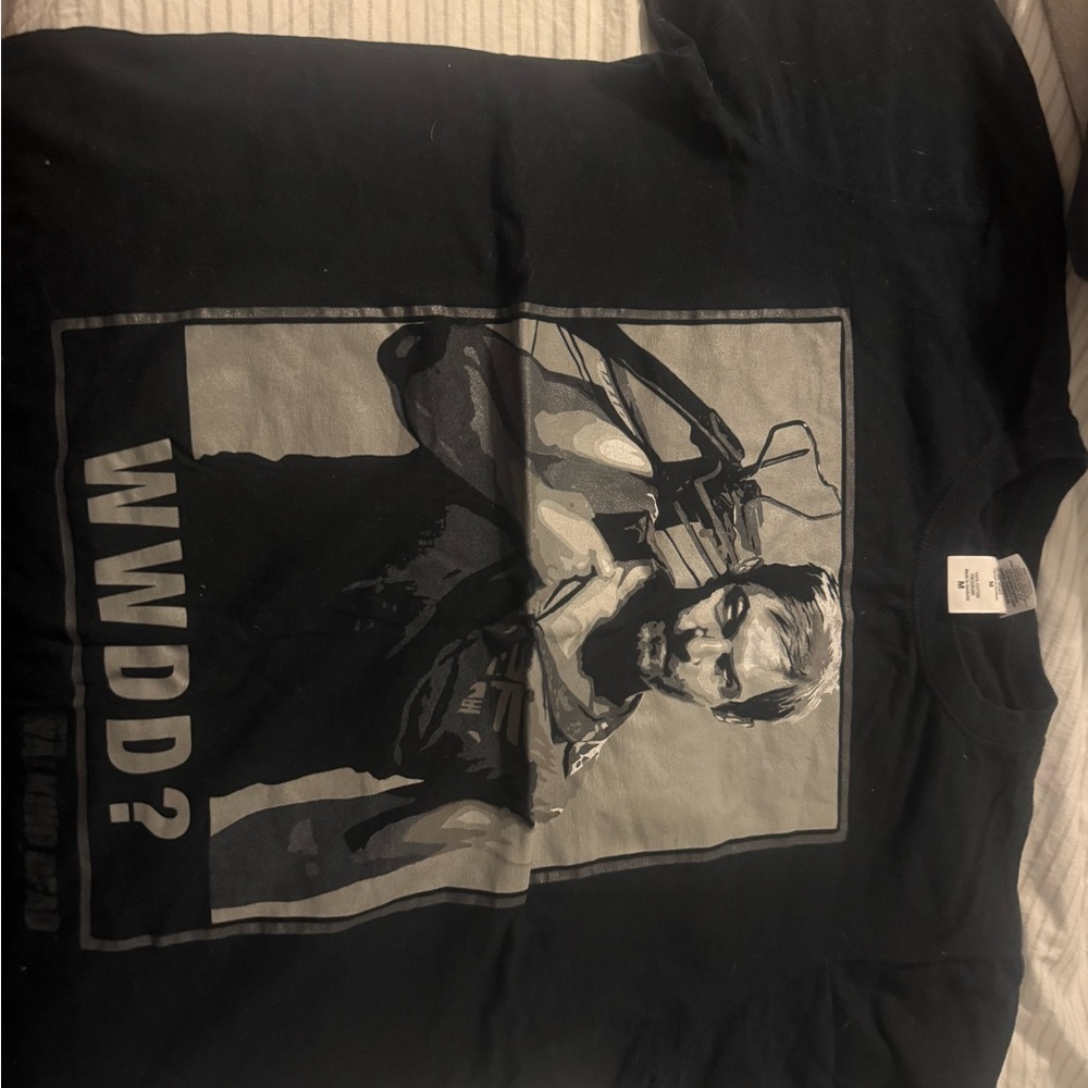 Walking Dead Daryl Dixon size M EUC Graphic T-Shirt